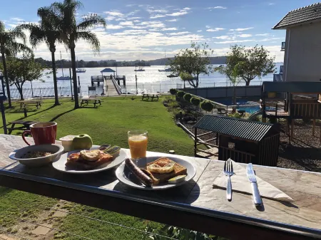 Mariners on the Waterfront Отели в г. Серфсайд