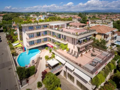 Hotel Desenzano Hotel dekat Sigurta' Emporio