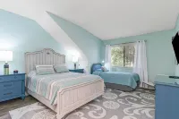 14D Richmond Park - Gorgeously Remodeled 3 Bed, 3 Bath Villa Villa