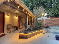 Sunshine Lodge Inn Hotels in Gibsons