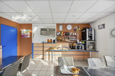 Hôtel Akena Chateaurenard - Parc des Expositions Avignon Отели в г. Нов