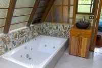 Sacha Urco Lodge -Private Cloud Forest Reserve in Mindo-4X4 Recommended March-April - vasca da bagno