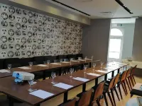 Square Hotel Отели рядом с достопримечательностью «Башни Броэль»