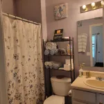 Charming Artist's nook - 1-bed condo with WiFi, AC. Close to beach and shopping