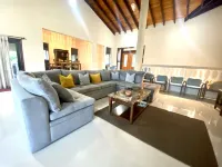 Playcation in Paradise villa with endless water view