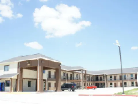 Lux Inn and Suites Hotels in Three Rivers