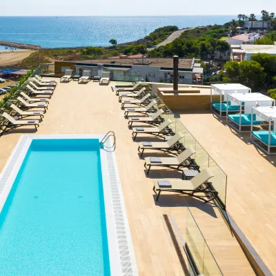 Golden Costa Salou - Adults Only Hoteles cerca de Cala Crancs
