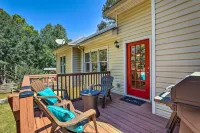 Peaceful Dallas Home w/ Deck + Charcoal Grill - Wifi
