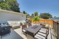 Modern Del Rey Oaks Retreat: 2 Mi to Monterey Bay! Hotels in Carmel Valley