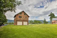 Waterfront Cabin w/ 2 Boat Docks & Mtn Views! - 3 étoiles
