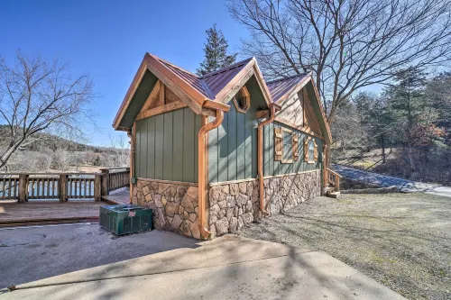 Shell Knob Guest House w/ Lake View, Fire Pit - Homestays