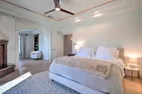 Luxe Getaway w/ Riverfront Views in Grants Pass! - balcony