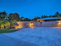 2 Mi to Beach! Oakland Park Home w/ Outdoor Oasis Hotels in Oakland Park