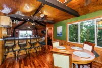 Lakeside Retreat: Unwind and Rejuvenate at our Boone Lake Rental with Hot Tub Hotel a Oak Grove