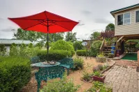 Large & Private Guest House Apt w/ Patio + Views! -  Ferienwohnungen