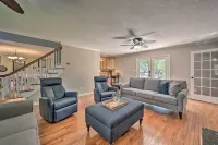 2 Mi to Clemson: Central Villa w/ Deck, Near Lakes