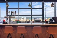 The Barclay Towers Hotel and Resort - bar