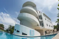 La Loma Suites - Pools