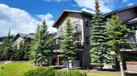 Trappers Landing #30 2 Bedroom Townhouse Hotels in Sun Peaks