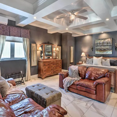 Regal River Retreat in the Heart of Yankton!