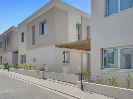 Sanders Mythical Blue - Bright 4 Bdr Villa with Pool