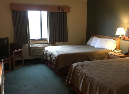 Moose Lake Lodge & Suites