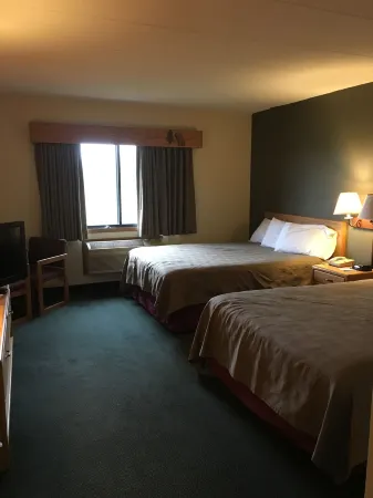 Moose Lake Lodge & Suites Отели в г. Стерджен-Лейк