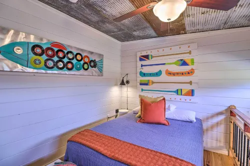 Cheery Pet-Friendly Studio w/ Shared Fire Pit - chambre d’hôtes