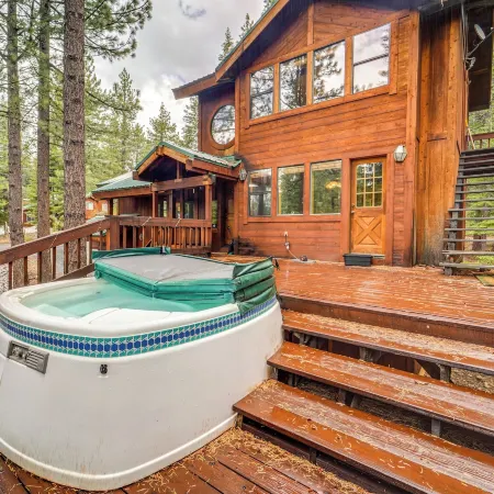 Deck w/ New Hot Tub : Large TD Home