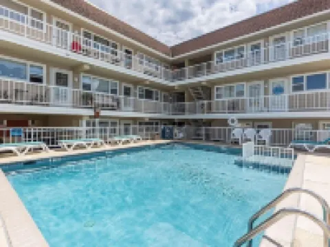 Wildwood 1 BDR Condo, Pool, AC, Wi-Fi, Parking, Sleeps 4. Walk to Everything!