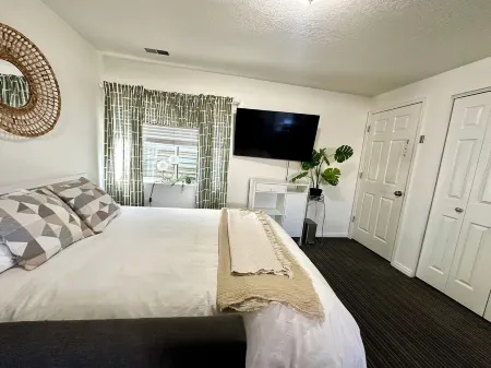 Hawaiian Sunshine 1-bedroom house in welcoming Provo with AC, WiFi
