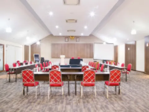 Hotel Neo+ Green Savana Sentul City Hotels in Babakan Madang