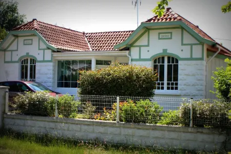 Villa of 150 m2 with swimming pool - 300 m. from the beach Отели рядом с достопримечательностью «Palm'Arès»