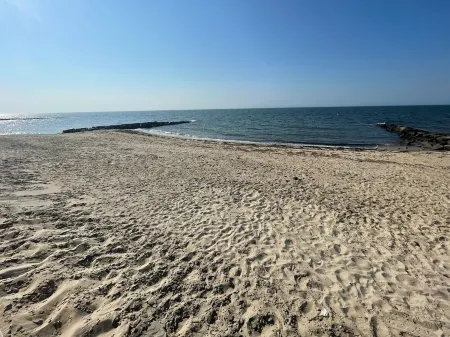 5-Min Walk to Beach, 2 Cottages, Fire Pit, Pet Friendly