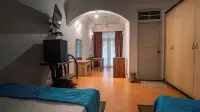 LUXTORI Arugambay