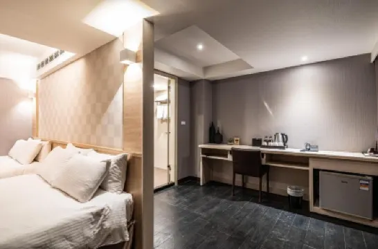 Global Traveler Hotel 後驛駅周辺のホテル