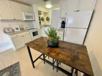 Prime Location! 5min to the Beach/Cruises