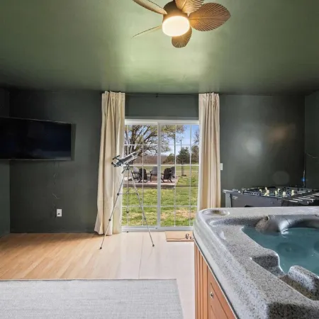 3-bedroom home located just minutes from NRG featuring a fire pit/indoor hot tub