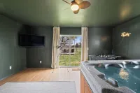 3-bedroom home located just minutes from NRG featuring a fire pit/indoor hot tub
