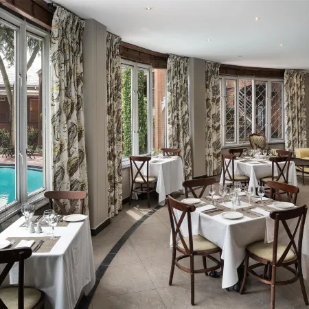 Premier Hotel Falstaff Отели рядом с достопримечательностью «Ривония»