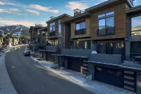 The Ridge at Canyons Village by Avantstay Stunning Ski in/Out Condo w/ Hot Tub