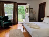 Spacious and stylish apartment in the heart of Roxbury, NY