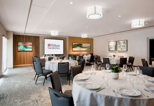 힐튼 가든 인 LAX 로비