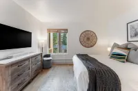 Tahoe Dreamin’ by AvantStay Central Location Hotels near Incline Beach