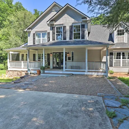 Creekside Brevard Home < 1 Mi to Downtown!
