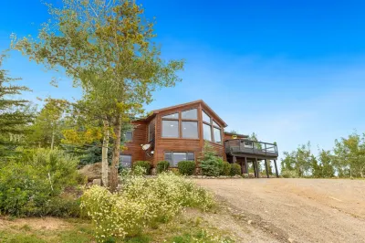 Secluded Estate w/Game Room, 35 Mins to Breck