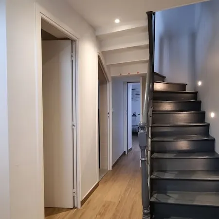REF 606 Very nice renovated house, beautiful location overlooking the channel