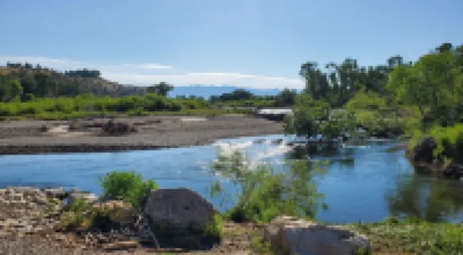 Historic ranch house has beautiful mountain and valley views. Weekly discounts.