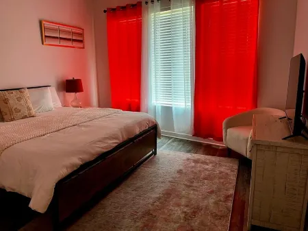 Urban Oasis: Stylish 1BR Austin