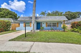 2 Mi to Beach: Home w/ Screened Porch in Largo